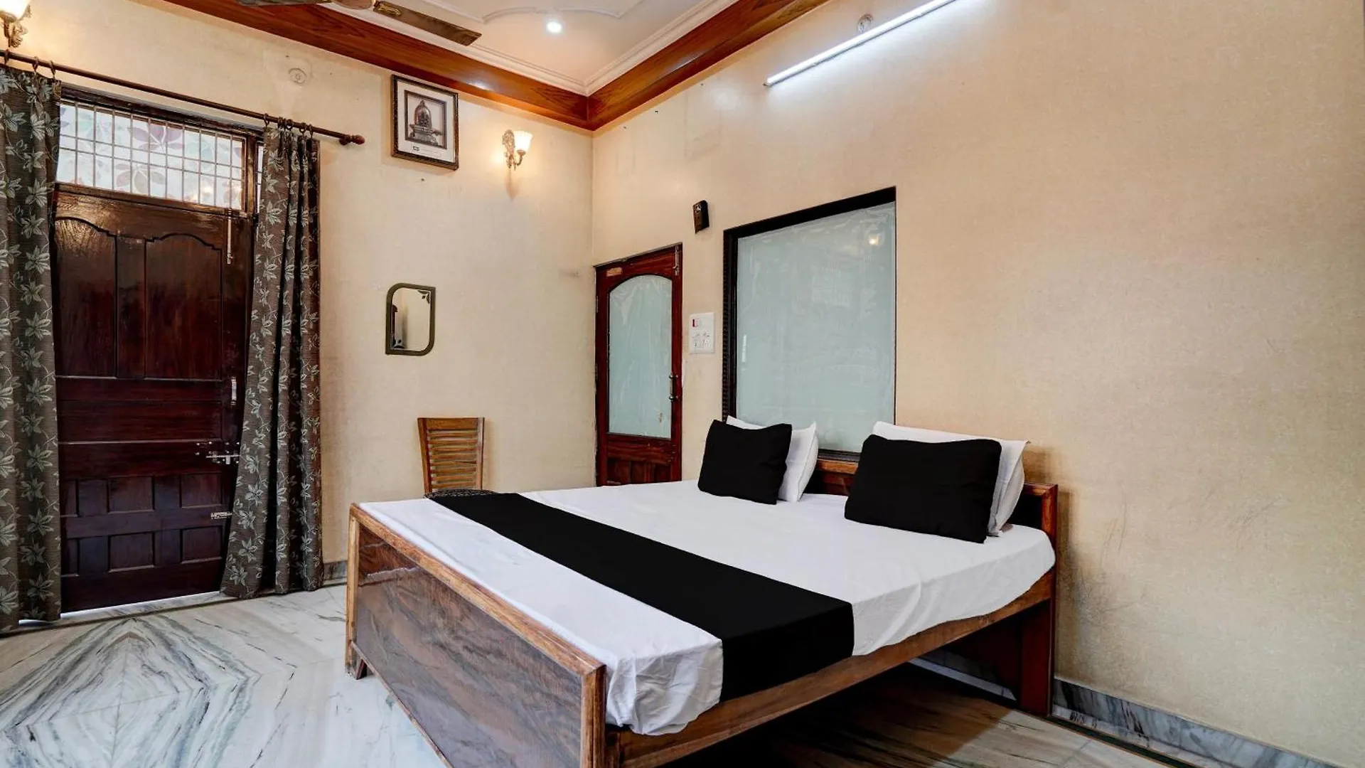 Hotel O Banaras Darbar Váránaszi